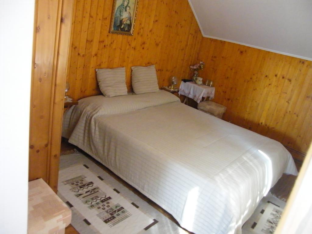 Pensiunea Casa Filoxenia Horezu Exteriör bild