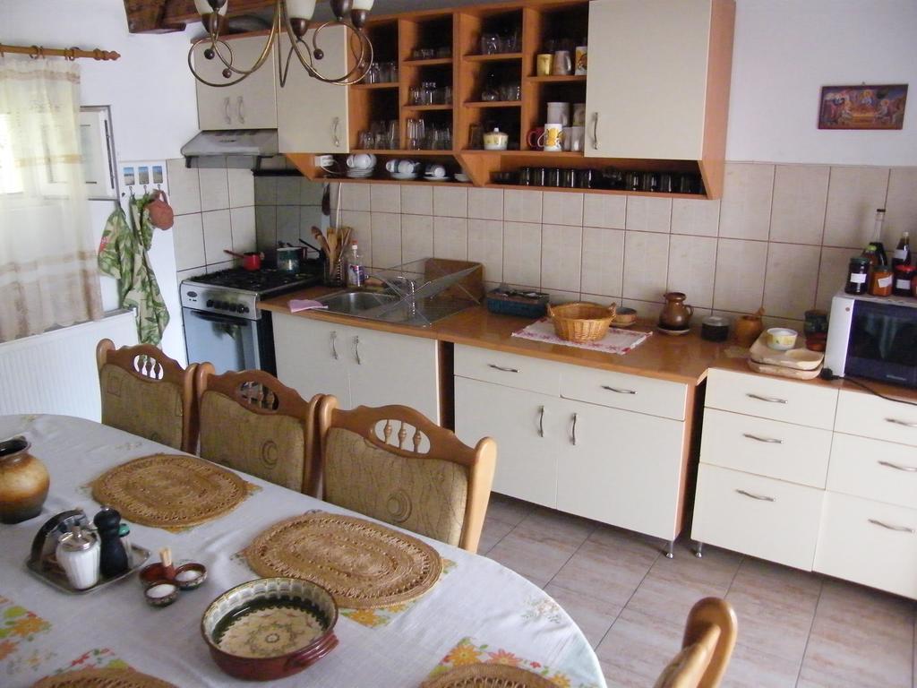 Pensiunea Casa Filoxenia Horezu Exteriör bild